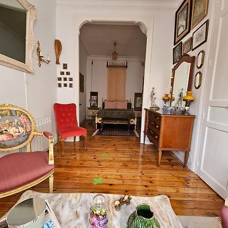 In - Beautiful And Large In The Centre Guest house